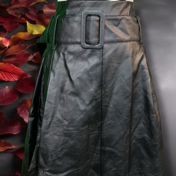 NWT Ashley Stewart Black Vegan Leather A-Line Belted Skirt Plus Size 18 - Picture 4 of 9